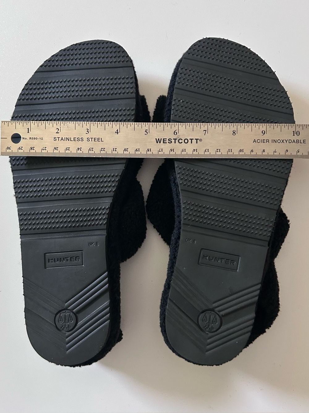 HUNTER - Black Fuzzy Strap Sandals - Size 10 - Picture 8 of 9